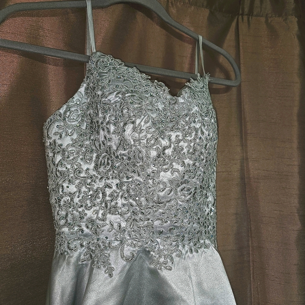 HOMECOMING DRESS - Picture 3 of 3